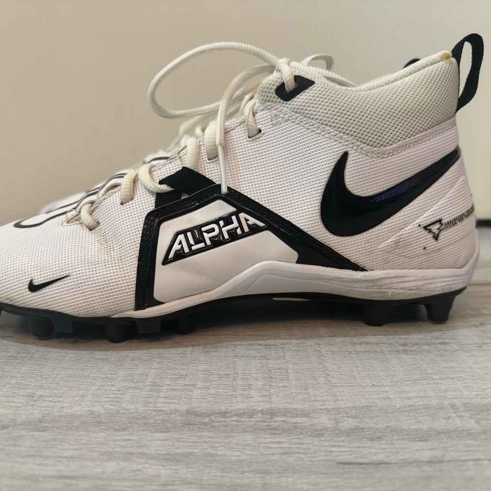 Nike Alpha Menace Varsity 3 'White Black'  football cleat